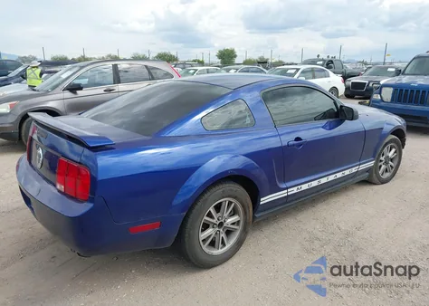 2005 Ford Mustang V6 Deluxe/V6 Premium z USA, uszkodzony, nr VIN 1ZVFT80N655161973